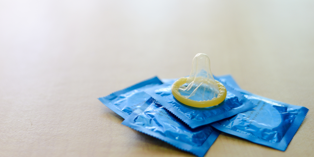 迷思 5:所有潤滑液都能和保險套一起用